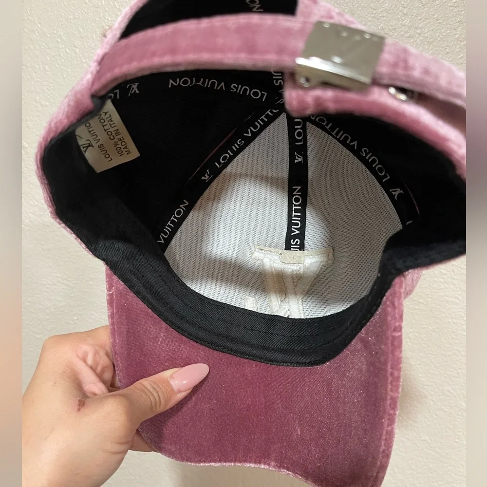 L V monogrammed hat - ROSÈ - Picture 2 of 4